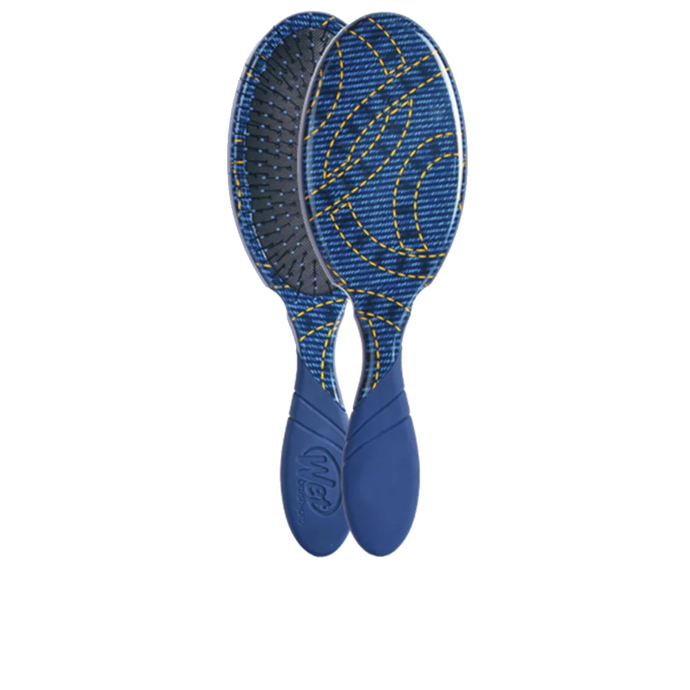The Wet Brush PROFESSIONAL PRO detangler free sixty